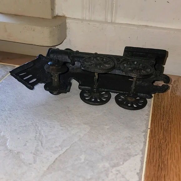 Vintage  cast iron train engine #50 - Picture 5 of 6